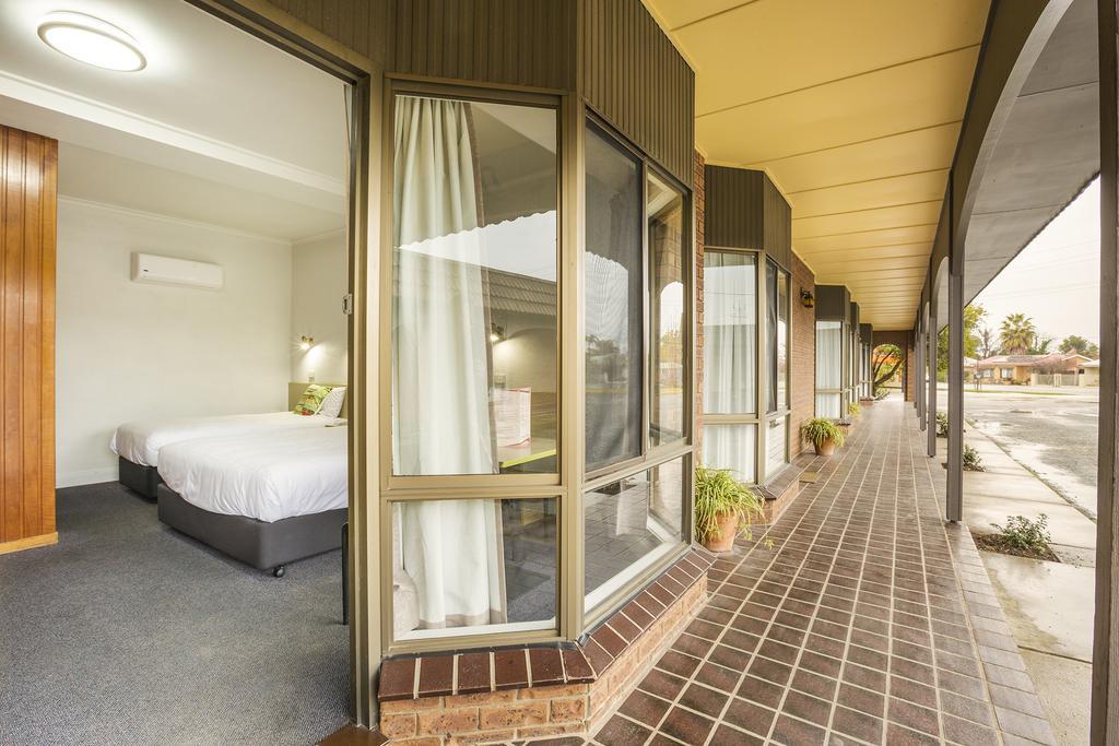 Boomerang Hotel Lavington Exteriör bild